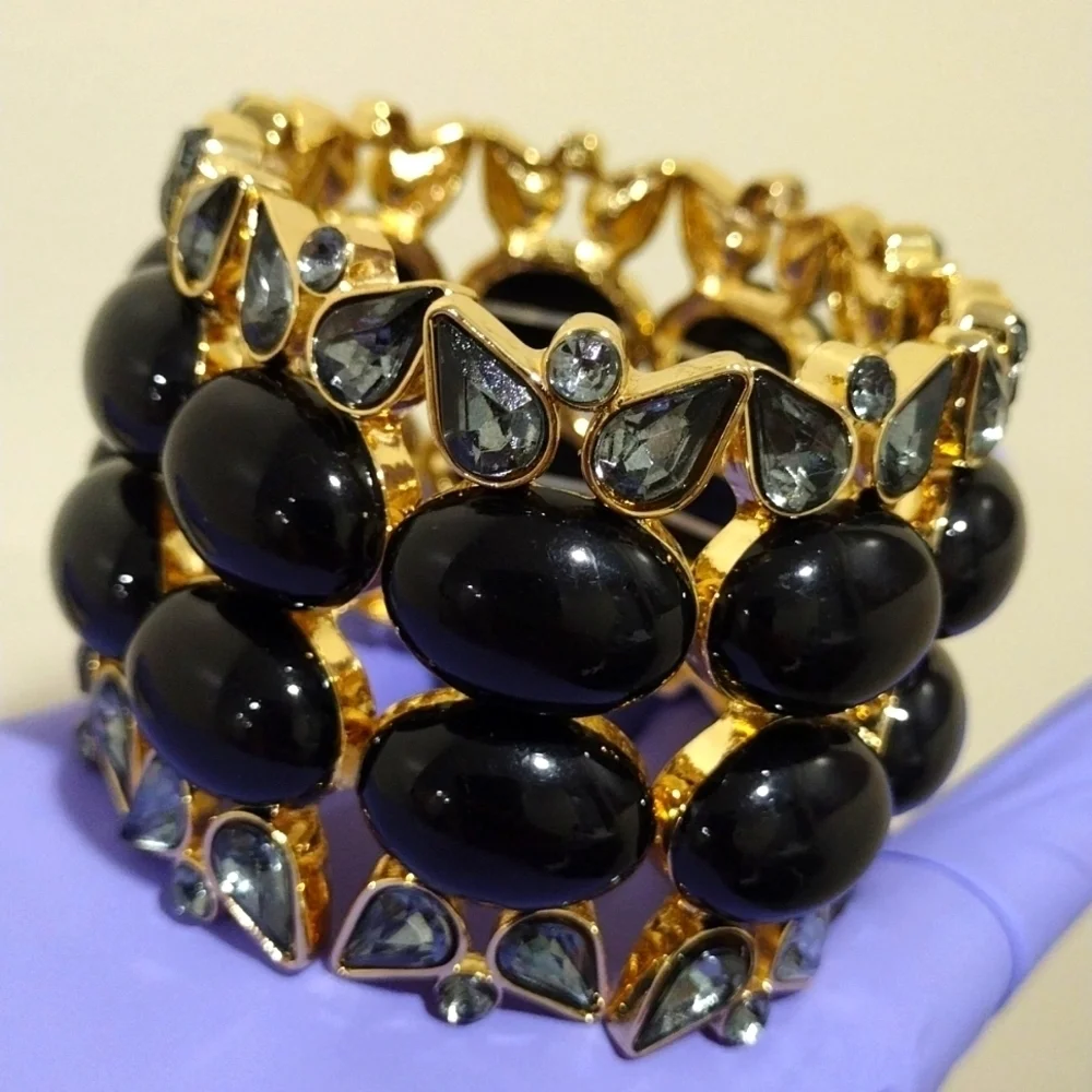 Gold tone Sparking Black Stones Stretch Bracelet - Women's Fashion Jewelry